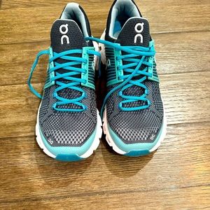 On Cloud Running Shoes Women’s Size 8